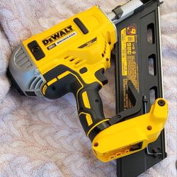 DEWALT 20V MAX XR LITHIUM-ION CORDLESS BRUSHLESS 2 SPEED 30°PAPER COLLATED FRAMING NAILER (TOOL ONLY