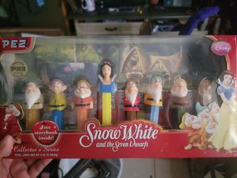PEZ Candy Dispenser Set Disney Snow White and The Seven Dwarfs Collectors Series
