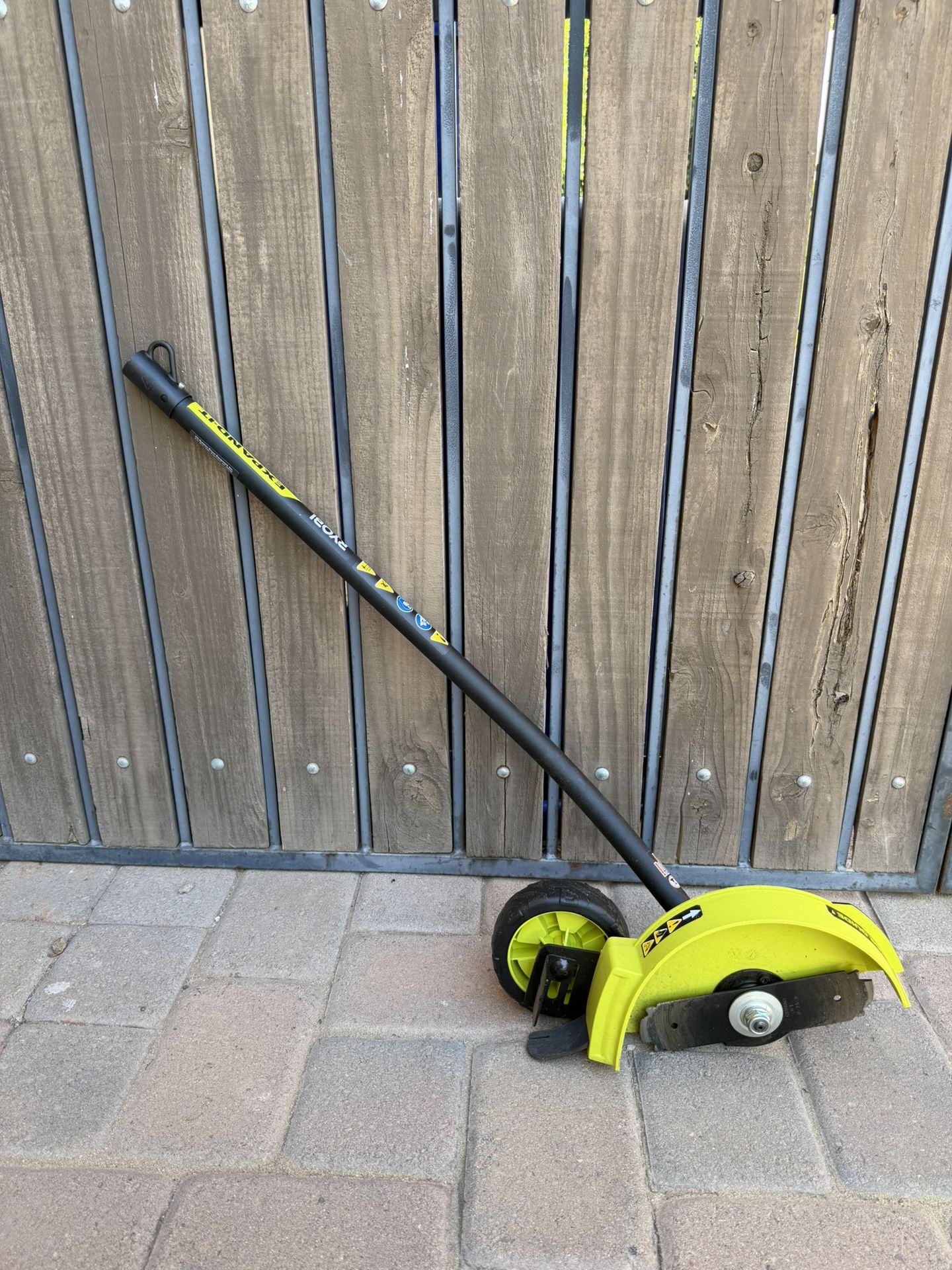 Ryobi | Expand-It Universal Straight Shaft Edger Attachment