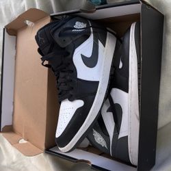 Jordan 1’s Blk, Gry, White Size 11