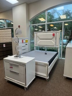 Luxury bedroom set| only $1099 finance available