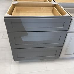 30” Light Shaker 3-drawers Kitchen Base Cabinet