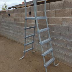 pool ladder 