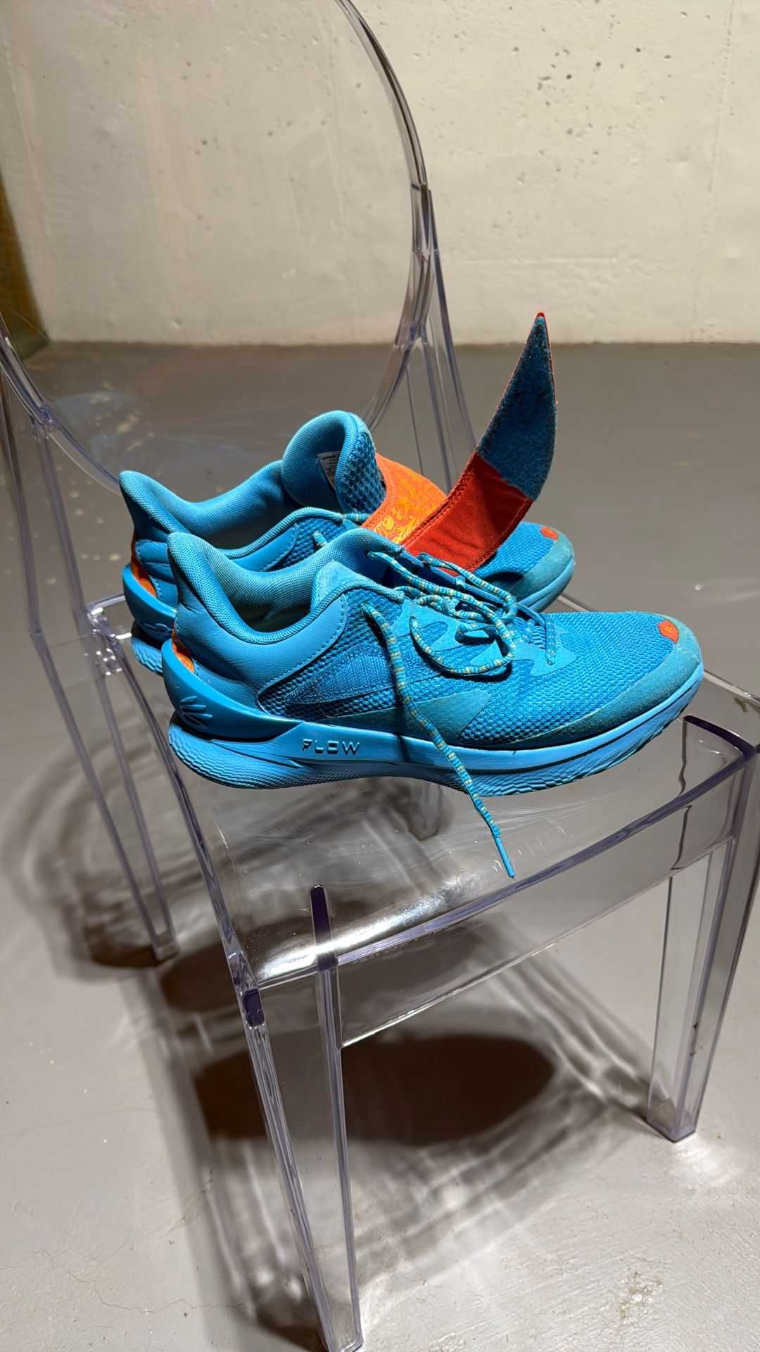 Basketball shoes