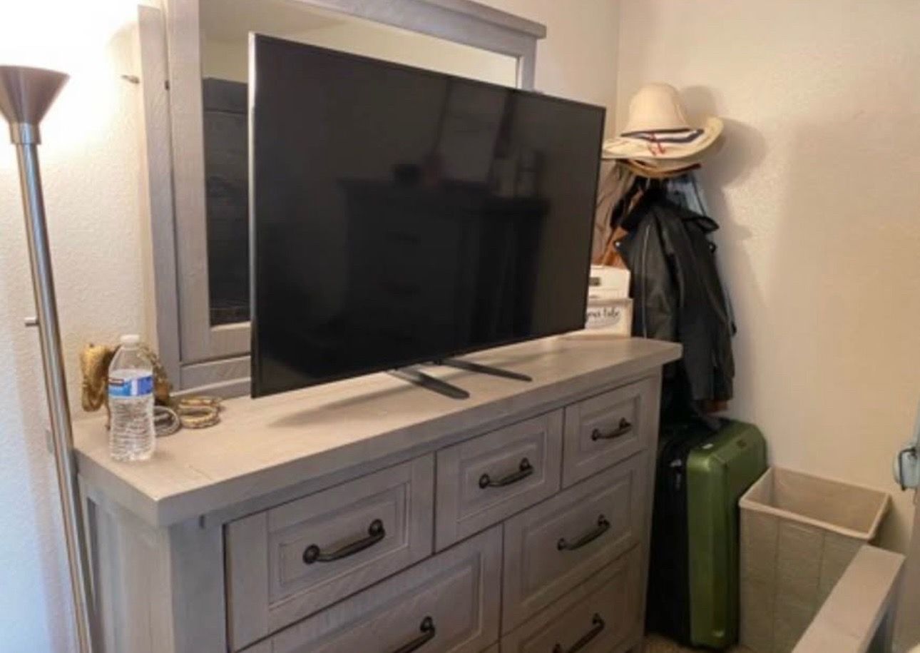 Dresser with Mirror Attachment