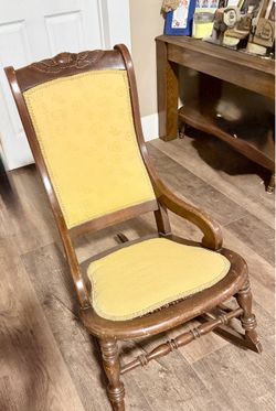 Antique Victorian rocking/nursing chair    907