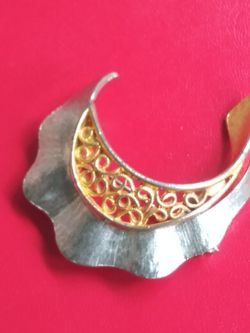 VTG.Brushed silver & GOLD UNUSUAL pin