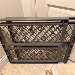 MidWest Homes for Pets MyPet Gate. Pick up in Temple city 