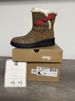 Brand New UGG’s W I Heart Knotty Size 7