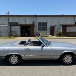 Mercedes-Benz 560SL