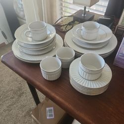 Complete Set Dinnerware 