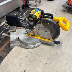 12 Inch Compound Miter Saw Dewalt