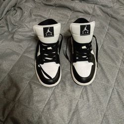 Nike, Jordan's Woman Air Signature Woman  Size 8 Men Size 7