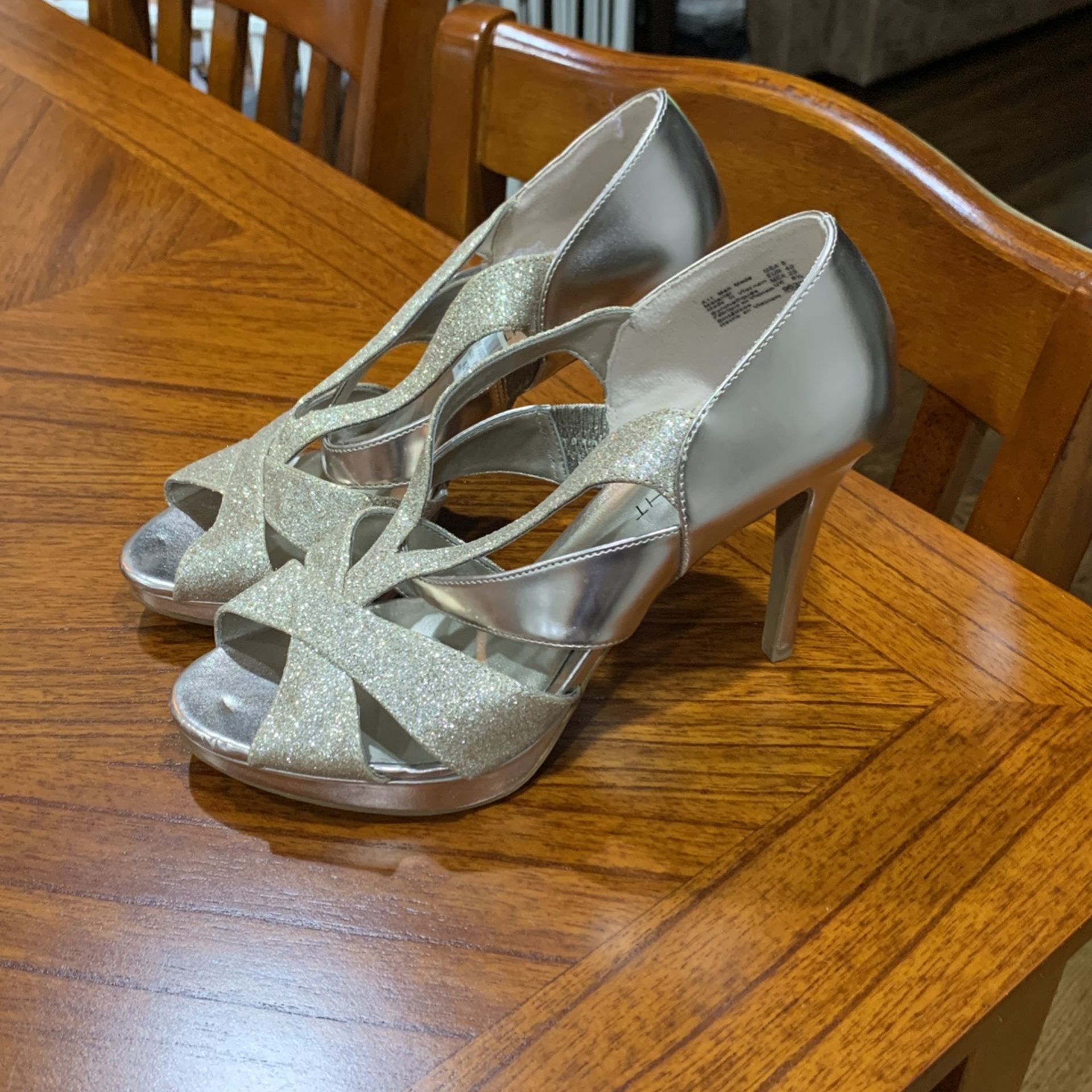 Women’s Shoes. 