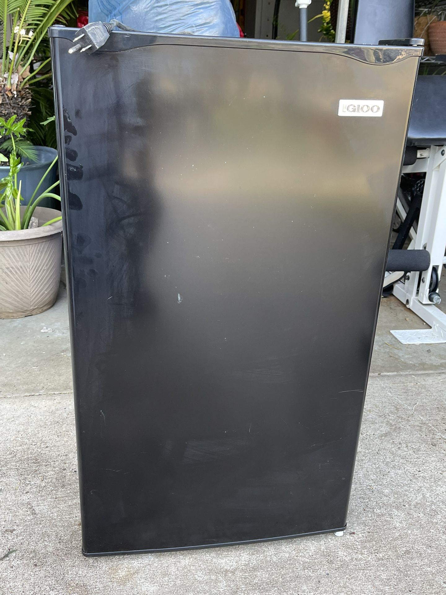 Igloo Mini Fridge With Freezer Compartment