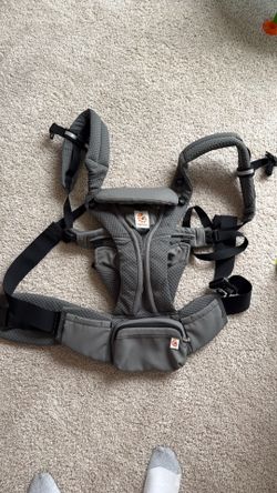 Ergobaby omni deluxe baby carrier