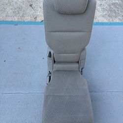 2014 Honda Odyssey 2nd Row Middle Jump Seat Gray Cloth. OEM Nice Condition