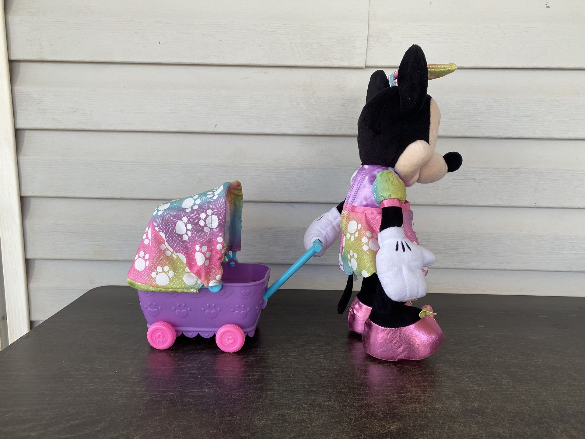 Disney Minnie Mouse Waggin’ Wagon walks & talks Plush toy