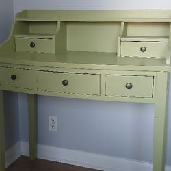 Green Hutch Desk