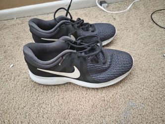 used Nike tennis shoes
