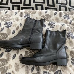 Preowned Black Leather Ankle Boots Nine West 10B