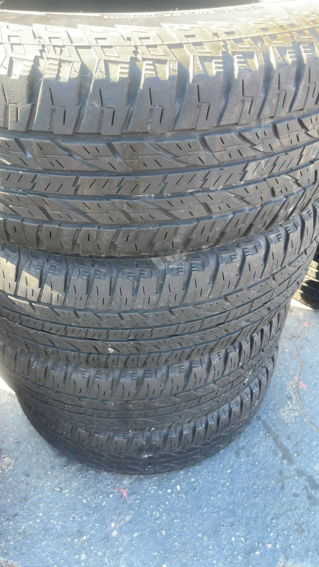 265-70-17 Yokohoma Geolandder A/T Set