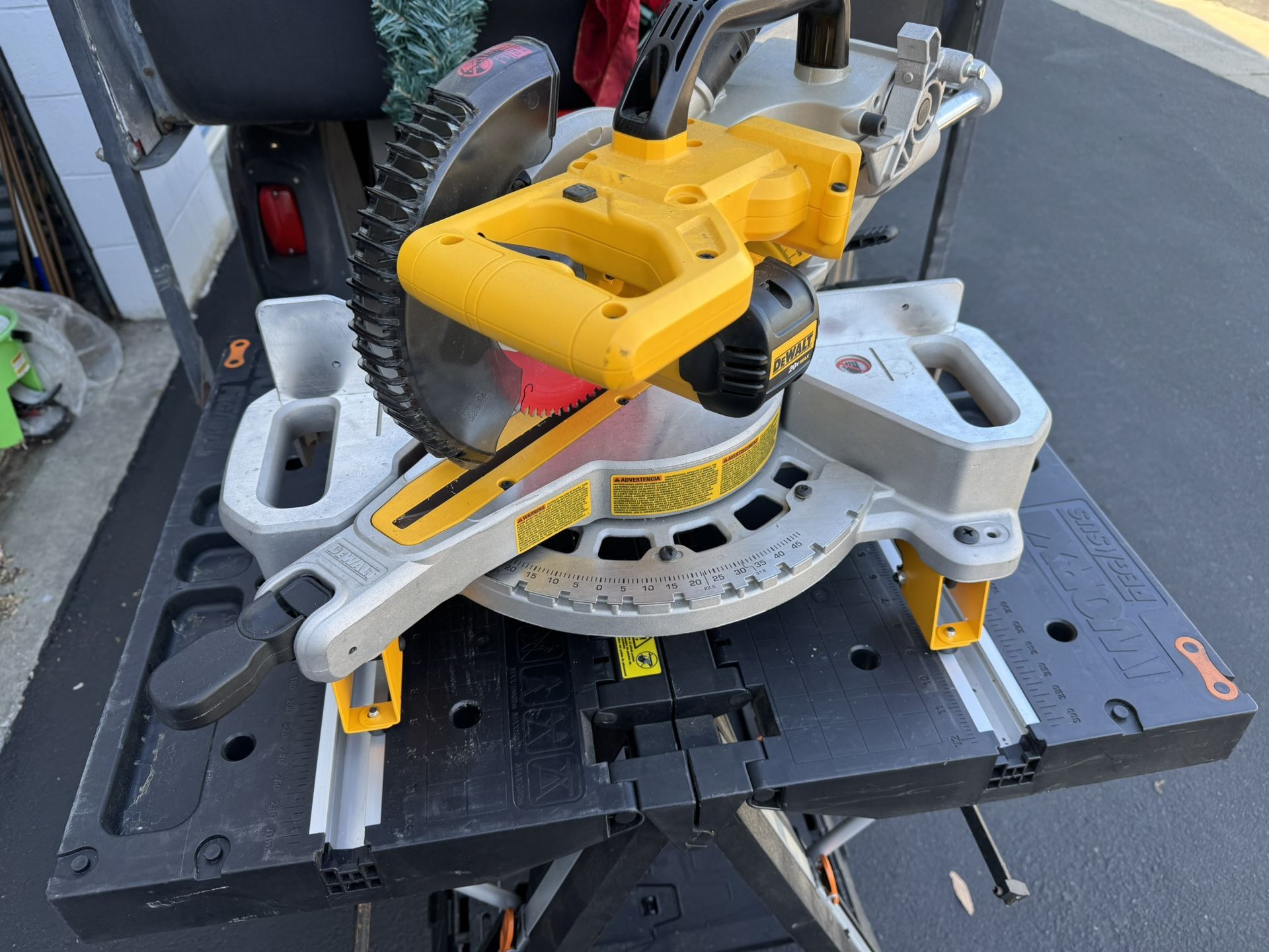 Dewalt 20v Max 7 1/4 Miter Saw w/ Stand