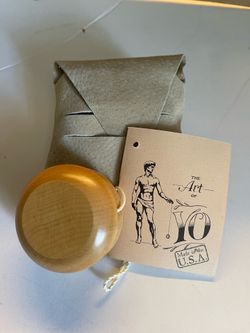 Vintage Wood Yo-Yo in Leather Case - THE ART OF YO Instruction Book.