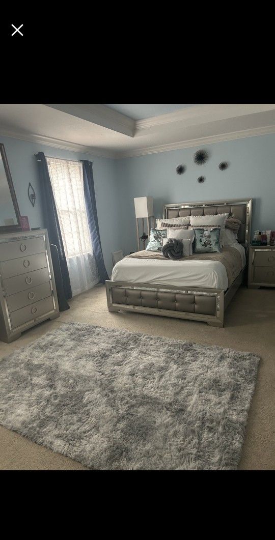 Queen Bed for sale, nightstand, and lamps.Footboard, headboard, night stand and lamp