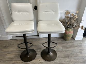 2 Bar Stools