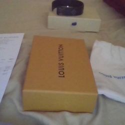 {Iv slim black braclet brand new!!}