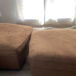 Sectional Couch With 2 Ottomans