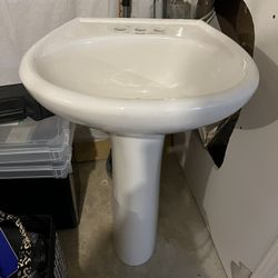 22” Pedestal Sink 