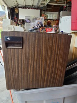 GE compact mini refrigerator