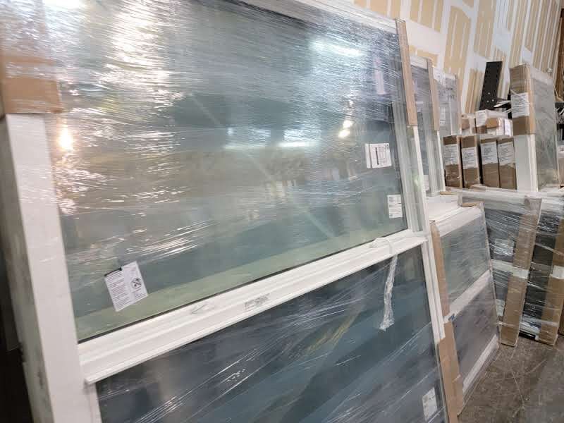 New Impact windows and Doors/Nuevas puertas y Ventanas de impactos