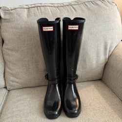 Hunter Tall Gloss Rain Boots ( ADJUSTABLE WIDE CALF ) let’s negotiate!!!! 😁😁😁 size 7