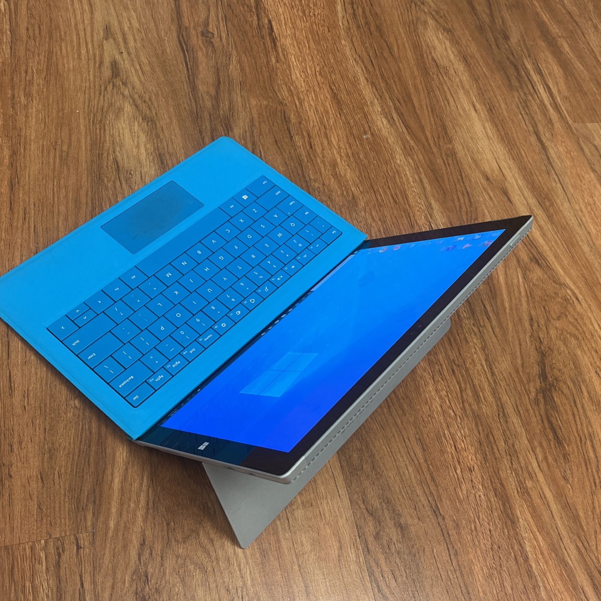 Touchscreen Microsoft Surface Pro3 Corei5-4300u 1.9 8gb Ram 256gb SSD Win 10pro