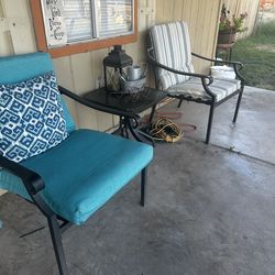 Set 2 chairs and small table