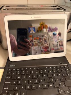 White Samsung Galaxy Tab 4 Wi-Fi tablet, model SM-T530NU. Tested and works great! Personal data has been cleared. • Large 10.1-inch touchscreen • 16GB