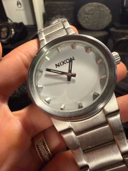 Nixon Cannon white dial