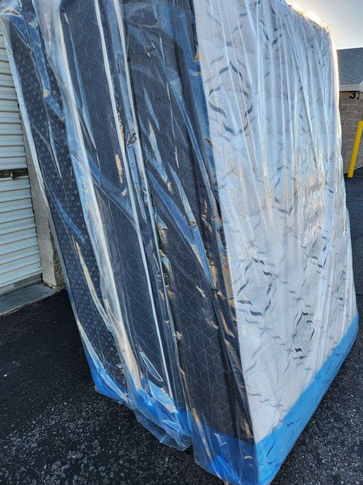 Se Habla Espanol Thursday Sale Single Twin Mattress 99 Full Double 159 Queen Bed 179 King 229 California King 229 Frame 69 XL Twin Mattresses