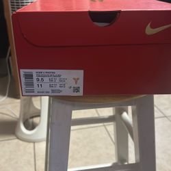 Kobe V eggplant 9.5 DS from SNKRS