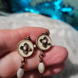 Avon Vintage Nina Ricci Earings