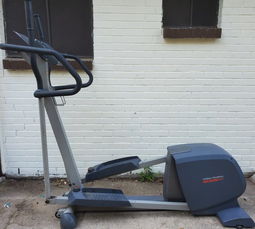 PRO FORM 835S Elliptical Trainer