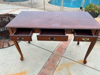 Table. $25.00.   Chino, ca