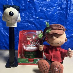 Peanuts Snoopy Charlie Brown Joe Cool Vintage Christmas Pez Collectibles Snow Globe 