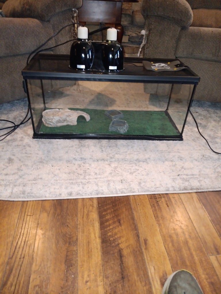 25 Gallon With Things Showen In Tank