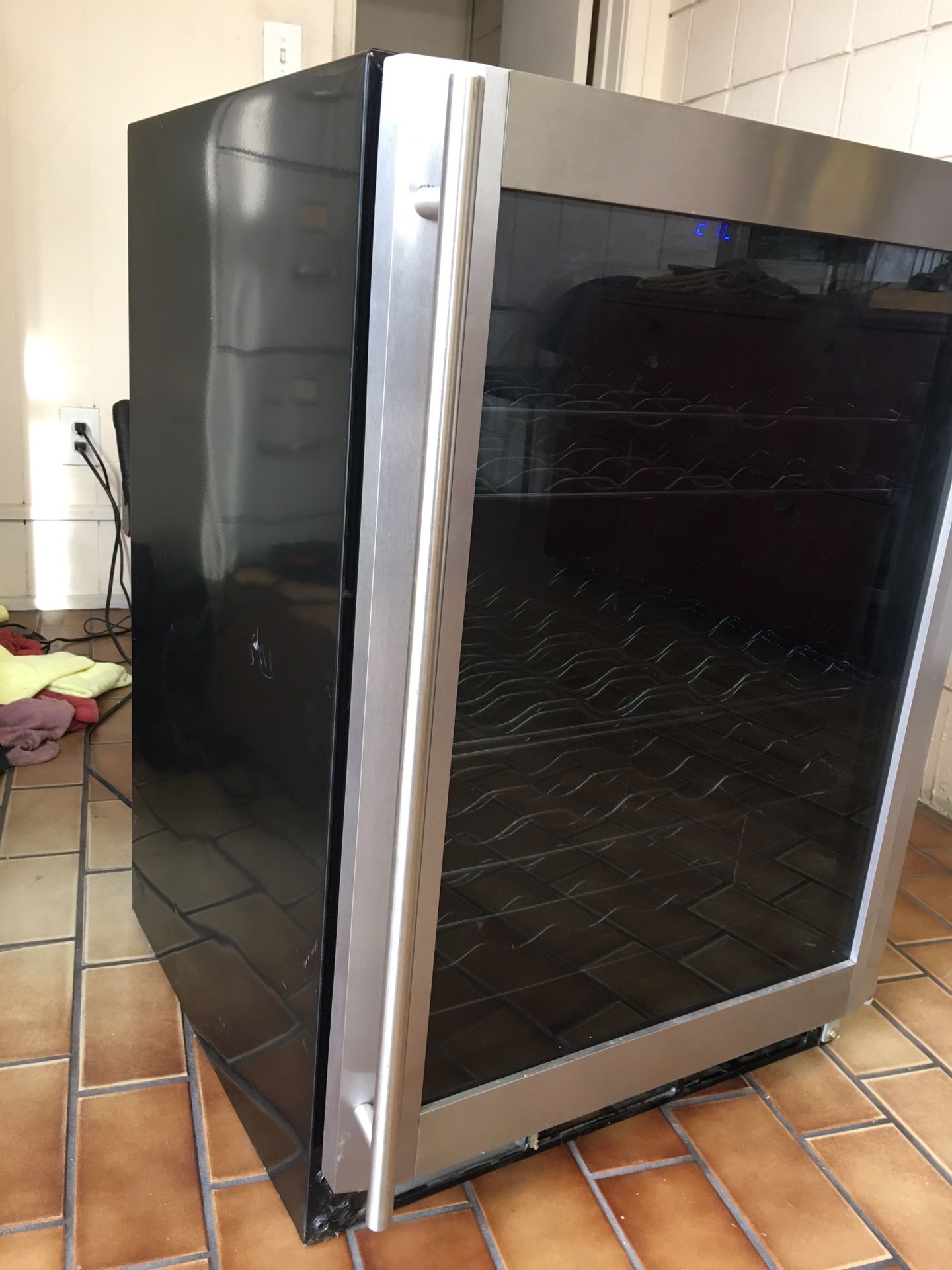 Vissani mini wine fridge. 56 bottle holder for Sale in Orange, CA OfferUp