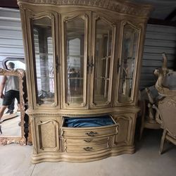 Michael Amini Signature Series China Cabinet/Hutch