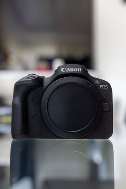 Canon EOS R100